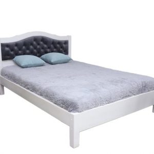 Кровать из массива с мягким изголовьем